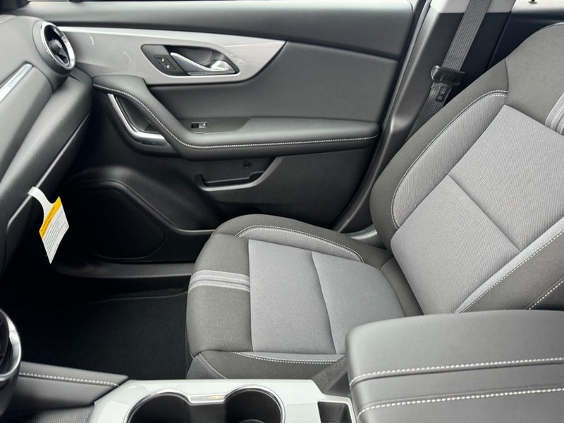 Chevrolet Blazer Vehicle Image 08