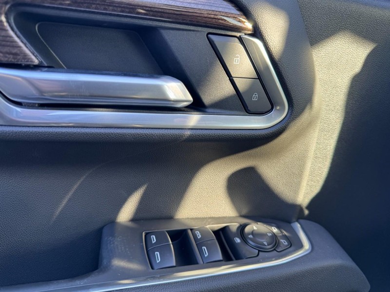 Chevrolet Silverado 1500 Vehicle Image 12