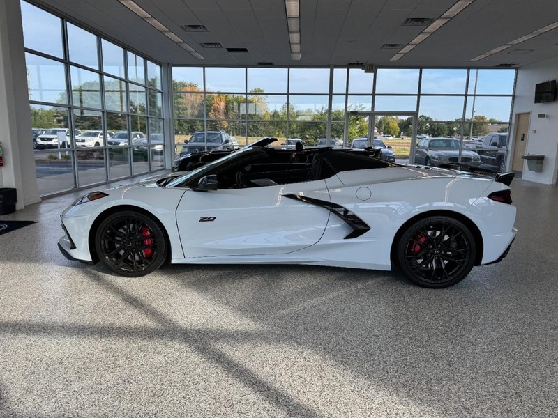 Chevrolet Corvette Vehicle Full-screen Gallery Image 06