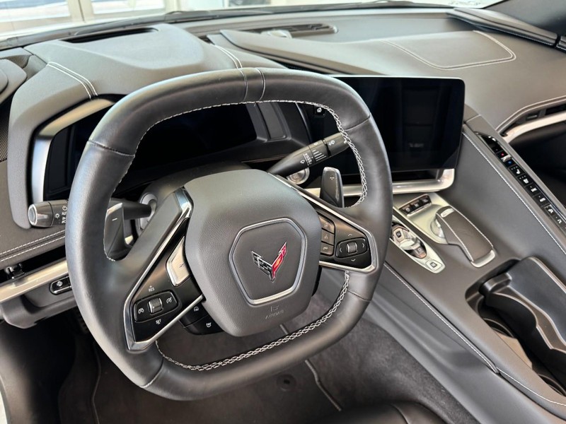 Chevrolet Corvette Vehicle Full-screen Gallery Image 13