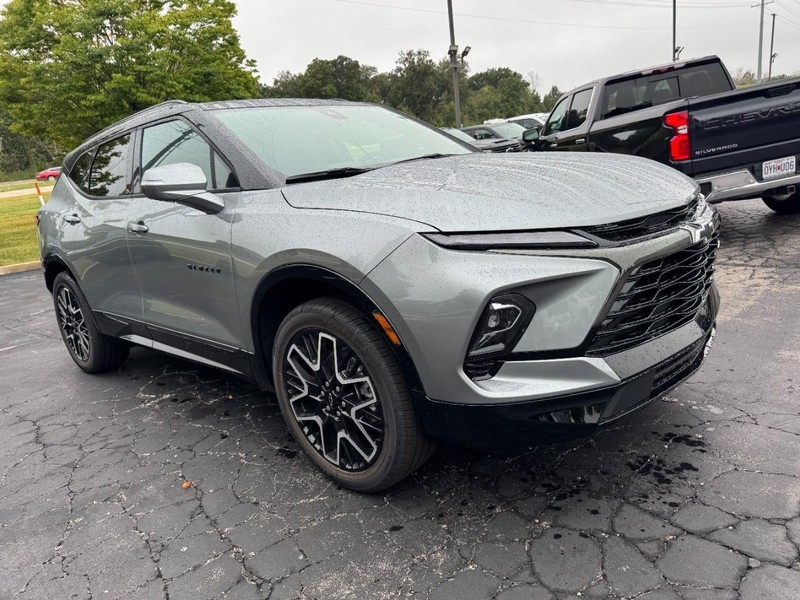 Chevrolet Blazer Vehicle Image 02