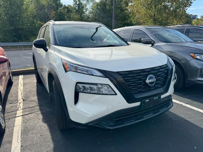Nissan Rogue Vehicle Image 04