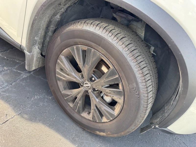 Nissan Rogue Vehicle Image 05