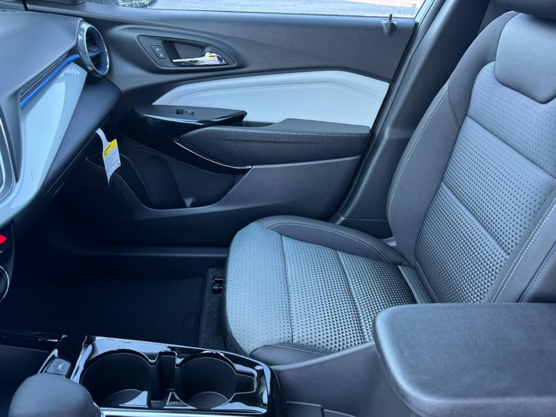 Chevrolet Trax Vehicle Image 08
