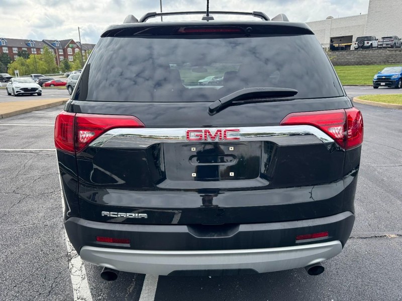 GMC Acadia Vehicle Image 04