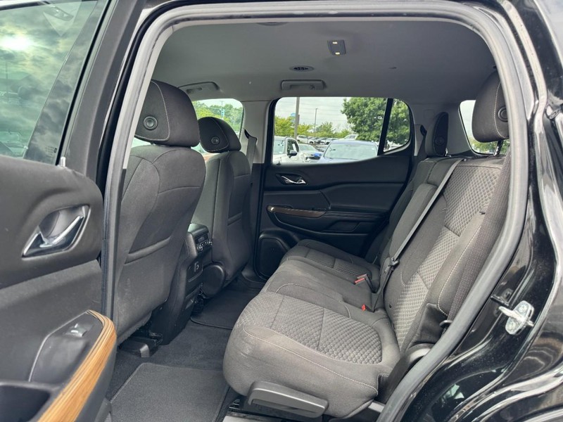 GMC Acadia Vehicle Image 10