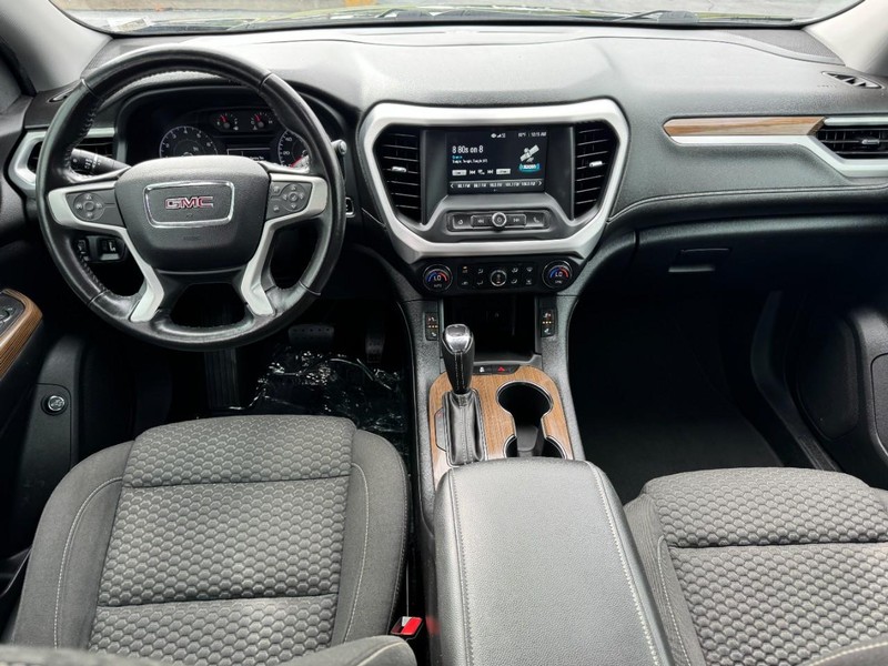 GMC Acadia Vehicle Image 12