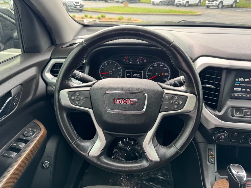 GMC Acadia Vehicle Image 13