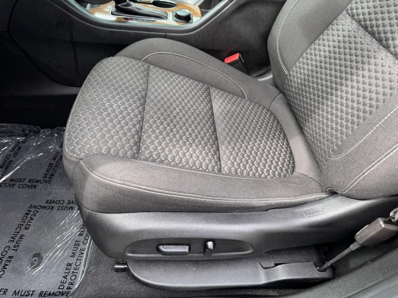 GMC Acadia Vehicle Image 15