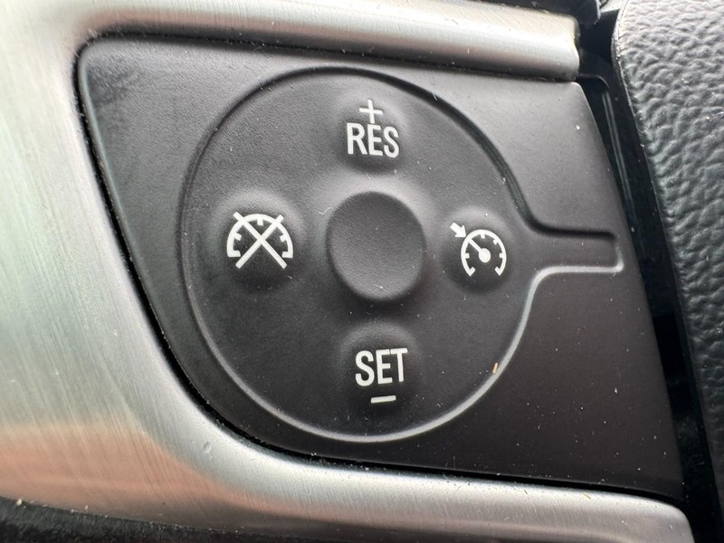 GMC Acadia Vehicle Image 17