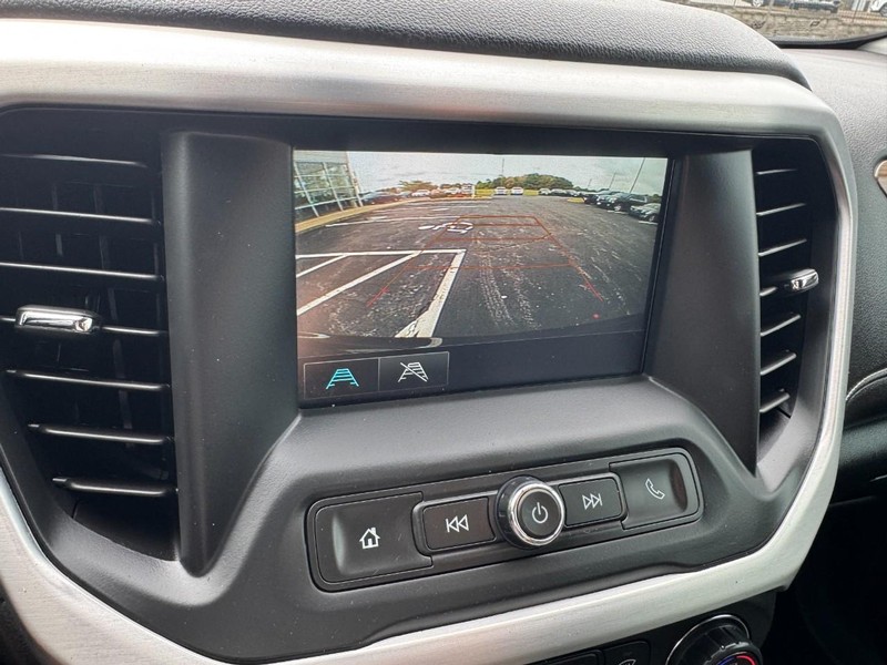 GMC Acadia Vehicle Image 21