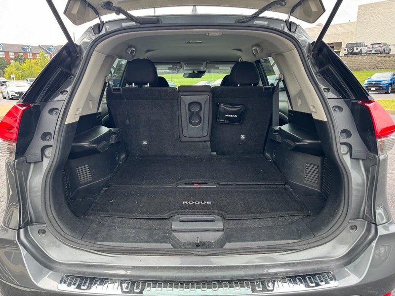Nissan Rogue Vehicle Image 06