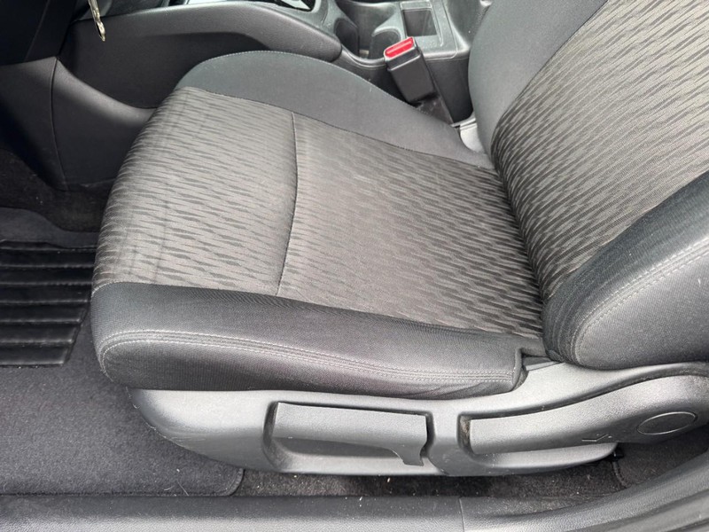 Nissan Rogue Vehicle Image 13