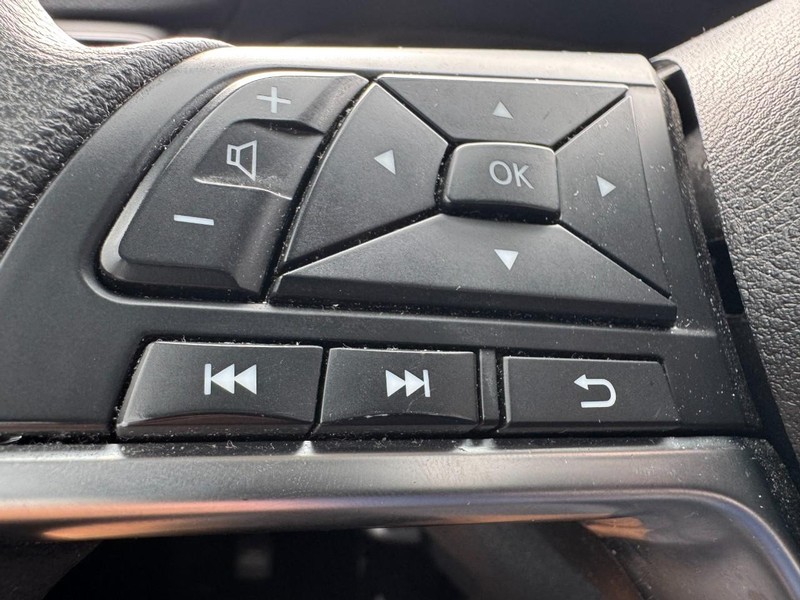 Nissan Rogue Vehicle Image 15