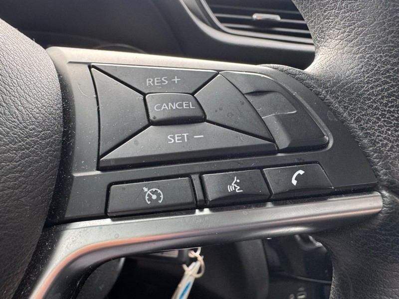 Nissan Rogue Vehicle Image 16