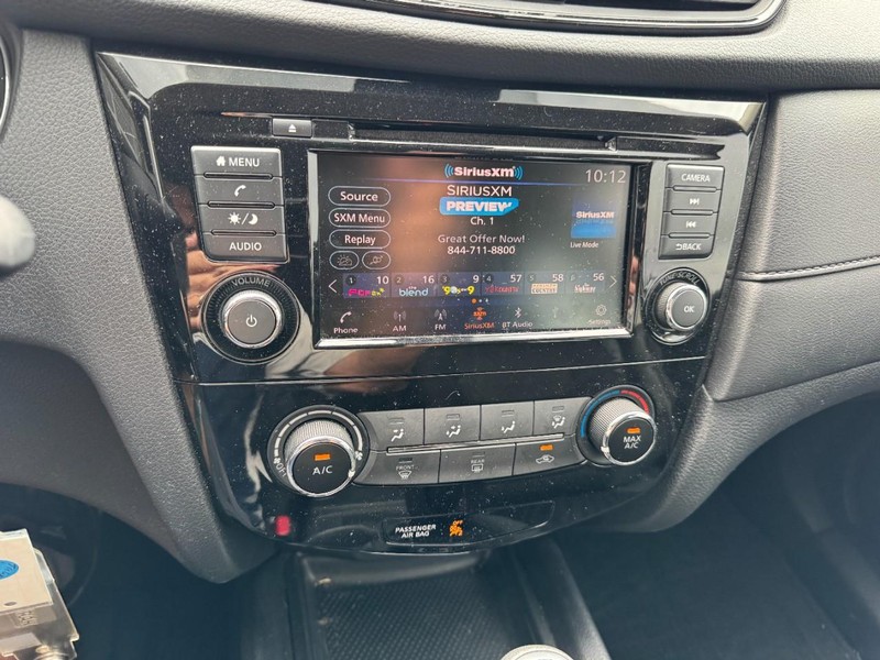 Nissan Rogue Vehicle Image 17