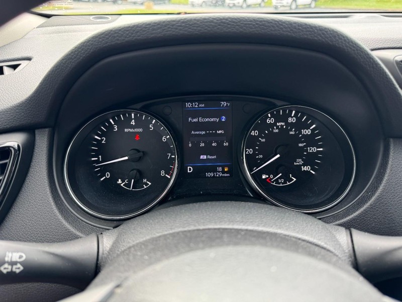 Nissan Rogue Vehicle Image 19