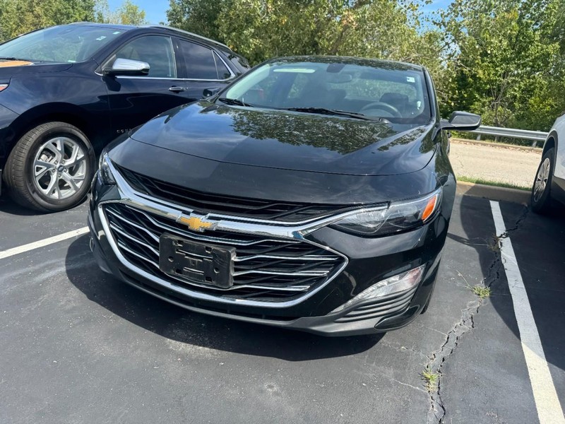Chevrolet Malibu Vehicle Image 02