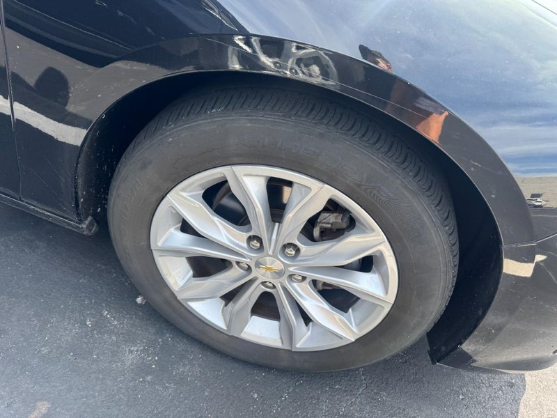 Chevrolet Malibu Vehicle Image 05