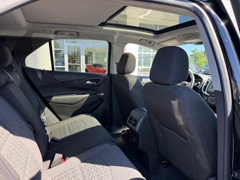 Chevrolet Equinox Vehicle Image 11