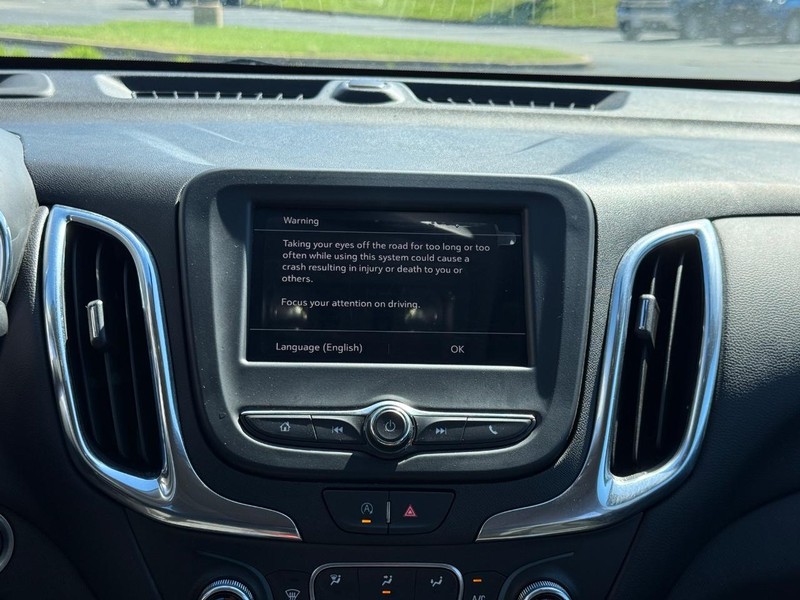 Chevrolet Equinox Vehicle Image 14