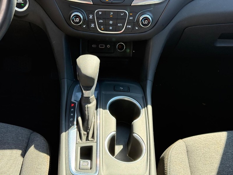 Chevrolet Equinox Vehicle Image 15