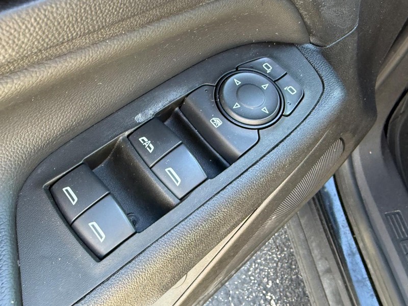 Chevrolet Equinox Vehicle Image 16