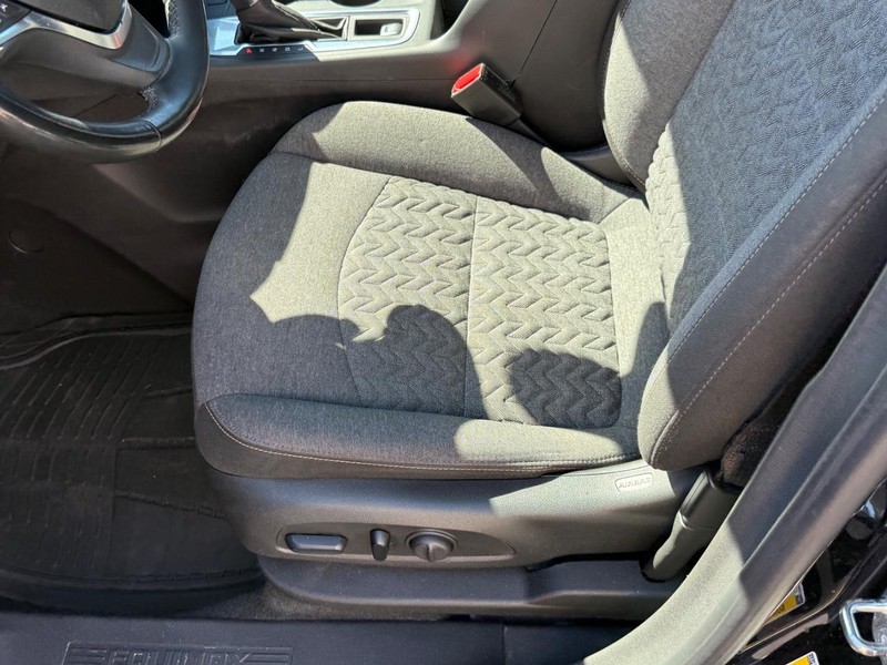 Chevrolet Equinox Vehicle Image 17