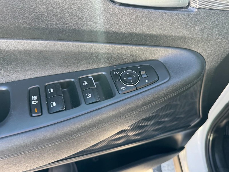 Hyundai Santa Fe Vehicle Image 15