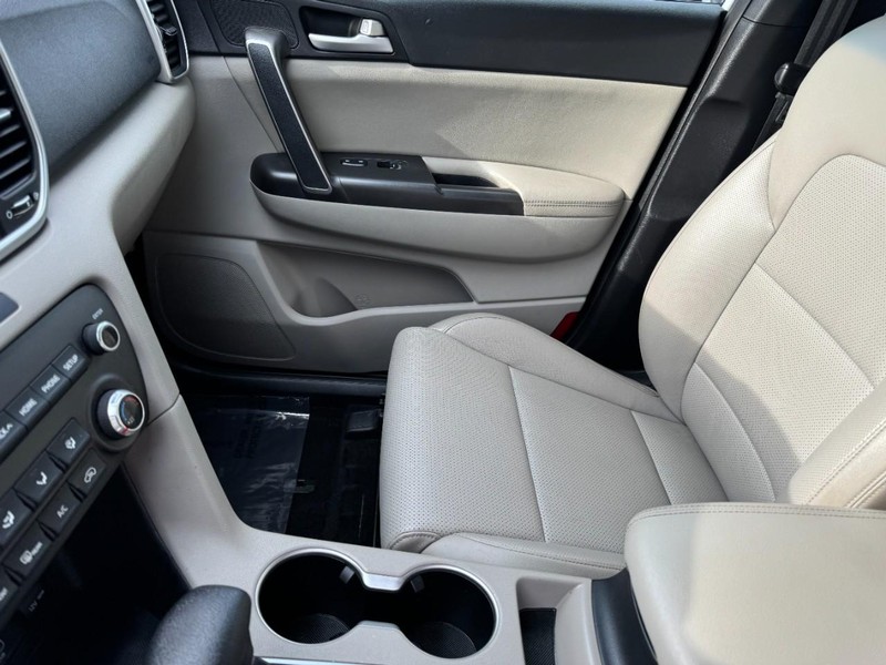 Kia Sportage Vehicle Image 13
