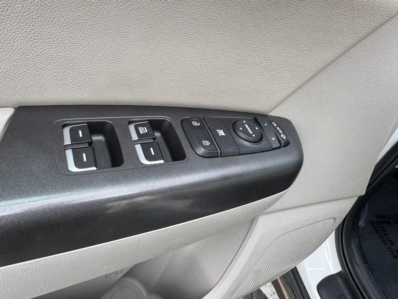 Kia Sportage Vehicle Image 15