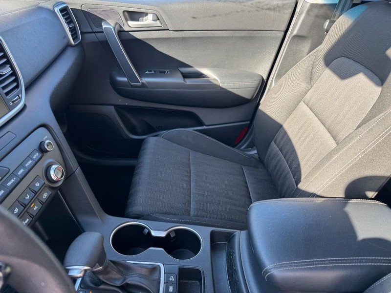 Kia Sportage Vehicle Image 13