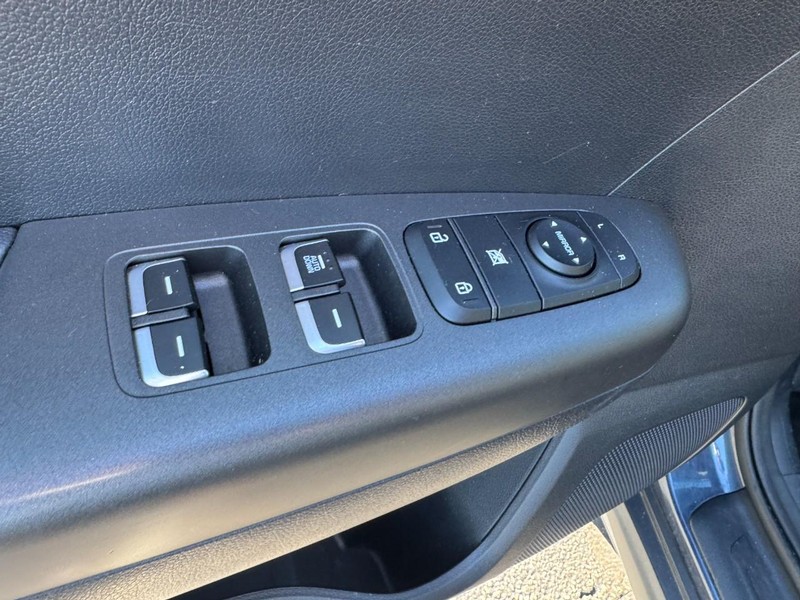 Kia Sportage Vehicle Image 15
