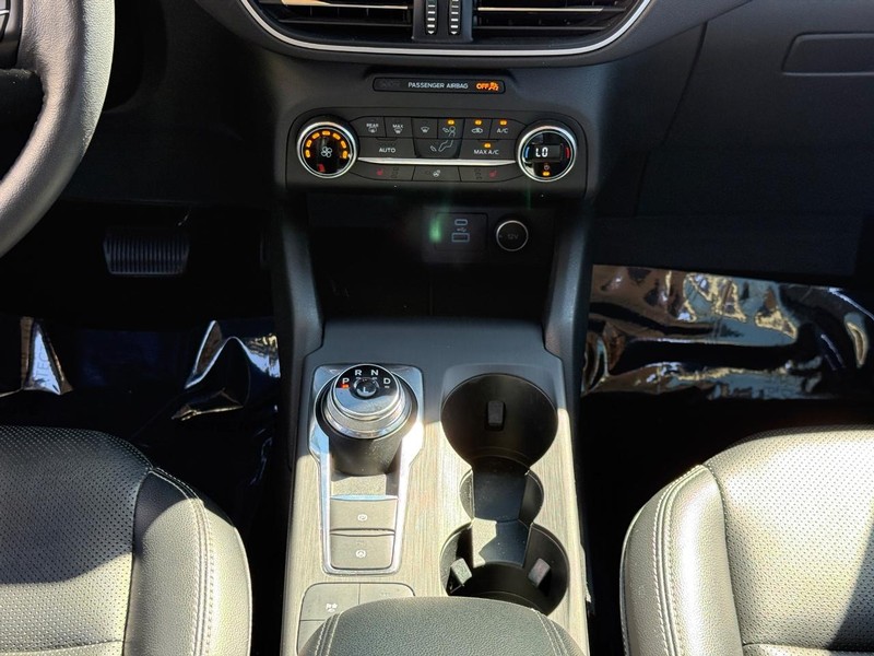 Ford Escape Vehicle Image 14