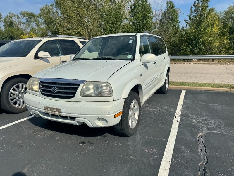 Suzuki XL-7 Vehicle Image 02