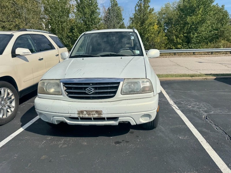 Suzuki XL-7 Vehicle Image 03