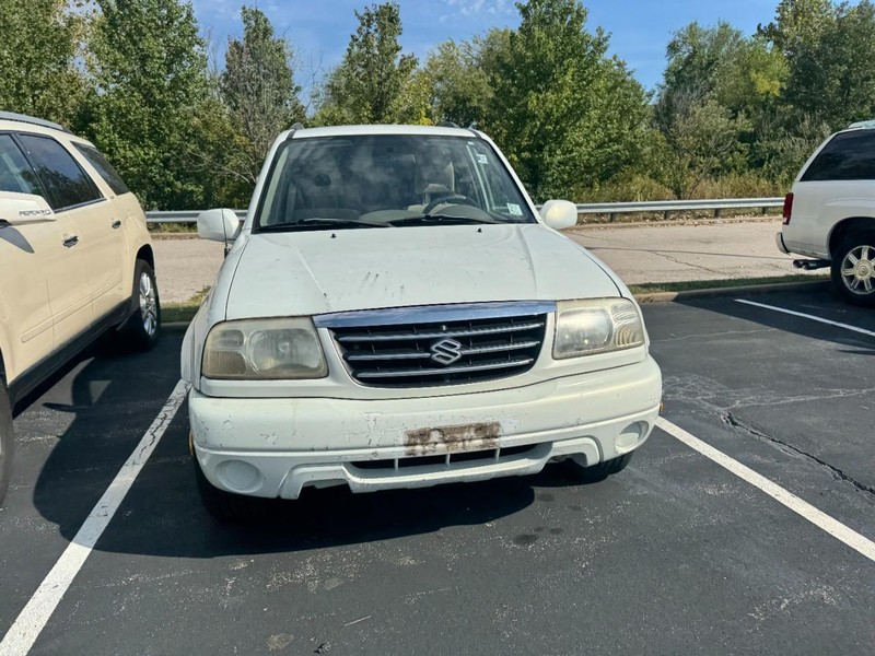 Suzuki XL-7 Vehicle Image 04