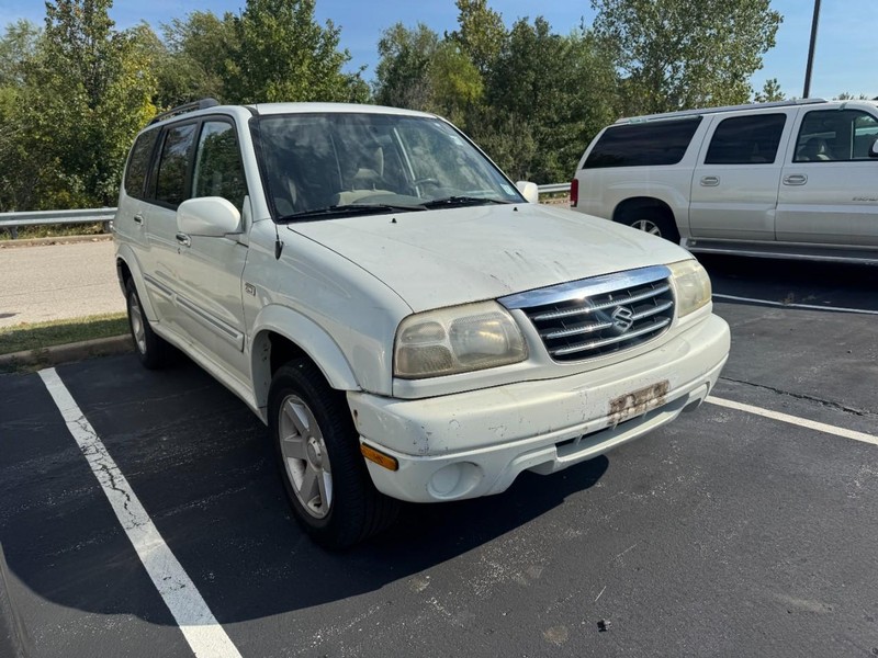 Suzuki XL-7 Vehicle Image 05