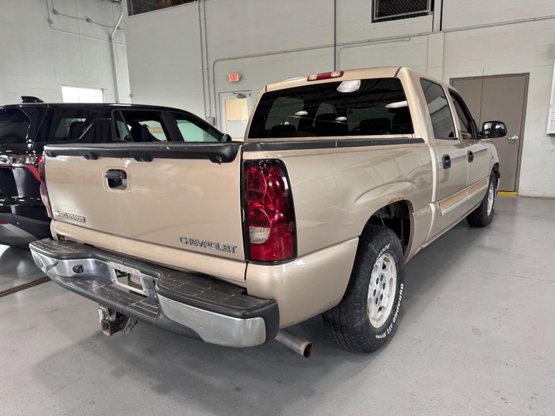 Chevrolet Silverado 1500 Crew Cab Vehicle Image 03