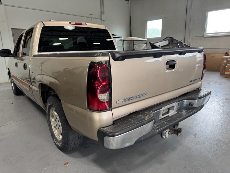 Chevrolet Silverado 1500 Crew Cab Vehicle Image 04