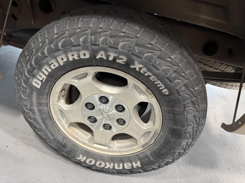Chevrolet Silverado 1500 Crew Cab Vehicle Image 05