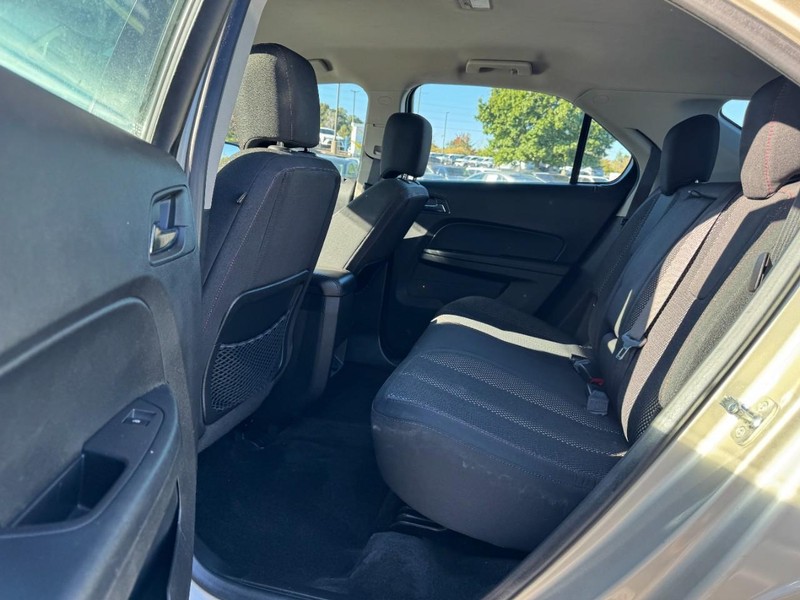 Chevrolet Equinox Vehicle Full-screen Gallery Image 10