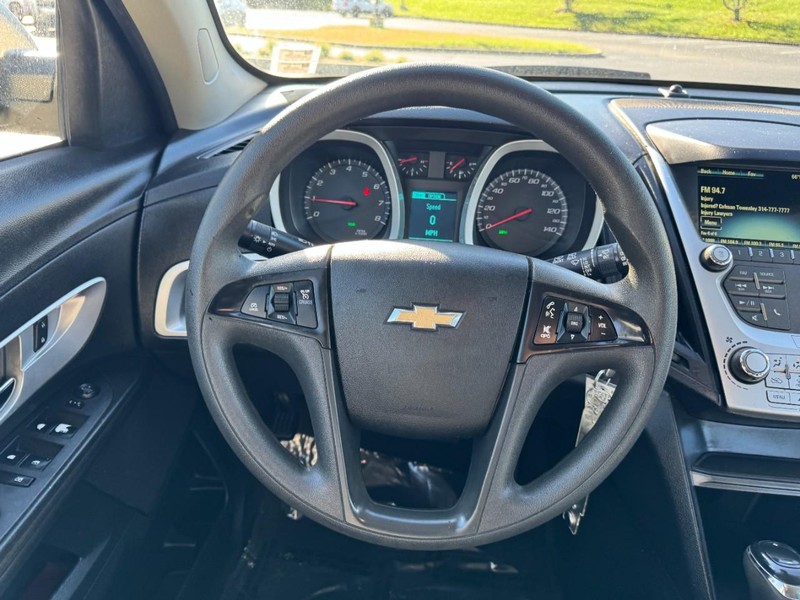 Chevrolet Equinox Vehicle Full-screen Gallery Image 12