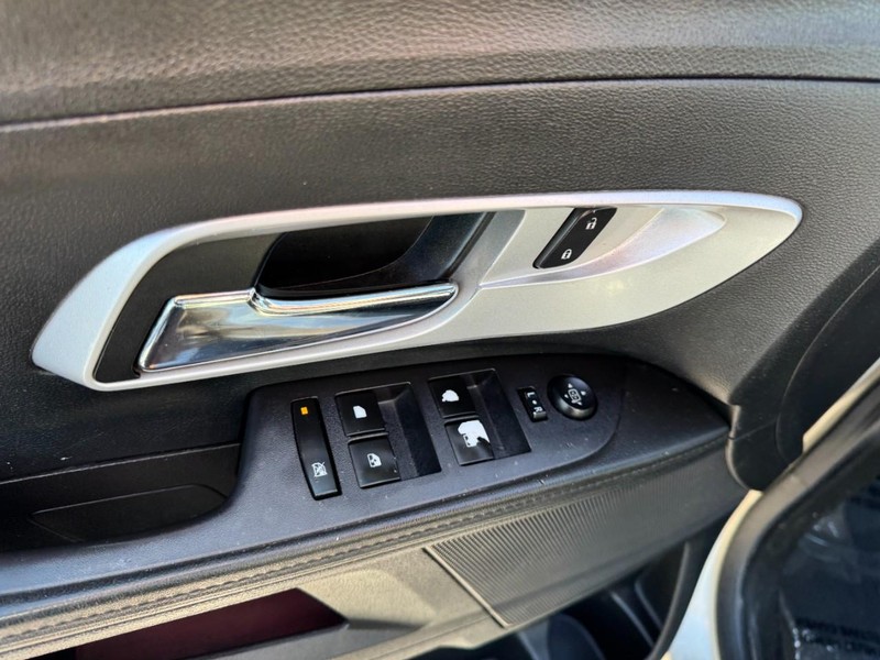 Chevrolet Equinox Vehicle Full-screen Gallery Image 15