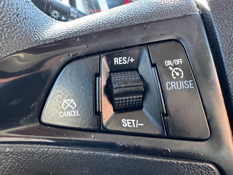 Chevrolet Equinox Vehicle Full-screen Gallery Image 16