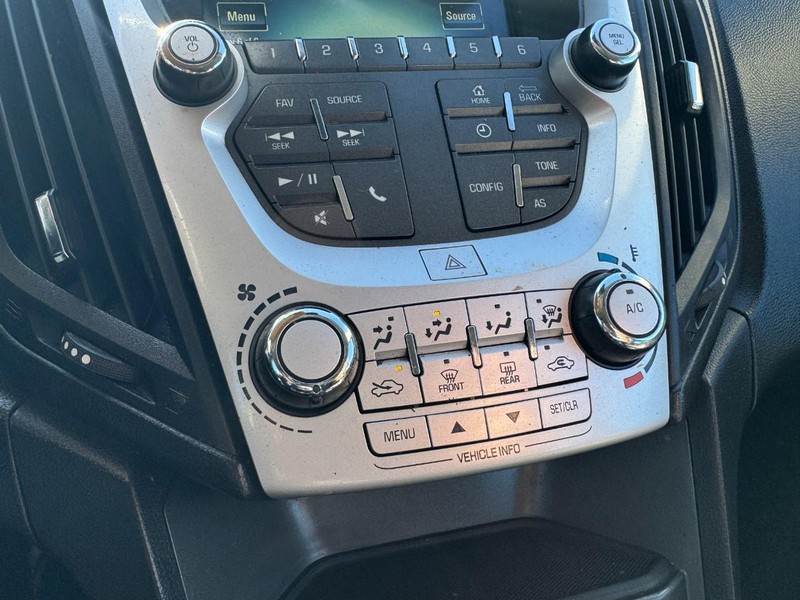 Chevrolet Equinox Vehicle Full-screen Gallery Image 18