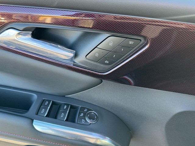 2027 Chevrolet Traverse RS - Photo 10
