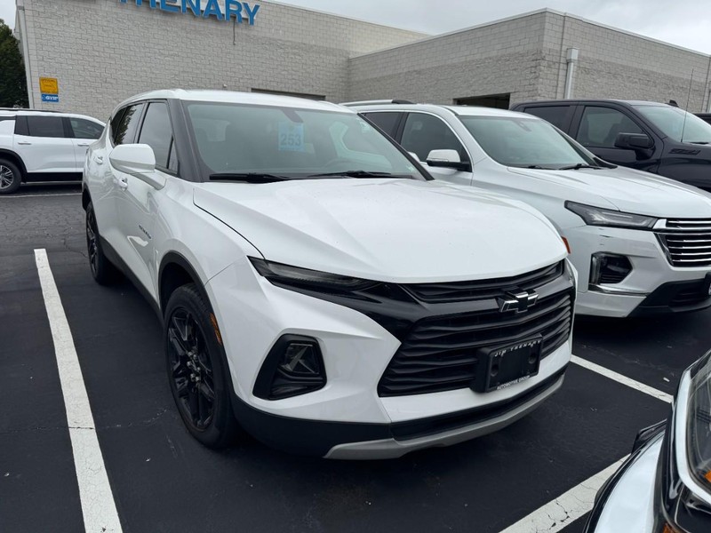 Chevrolet Blazer Vehicle Full-screen Gallery Image 02