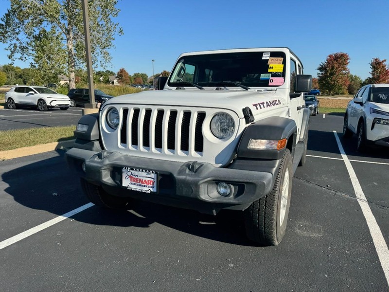 Jeep Wrangler Vehicle Image 02