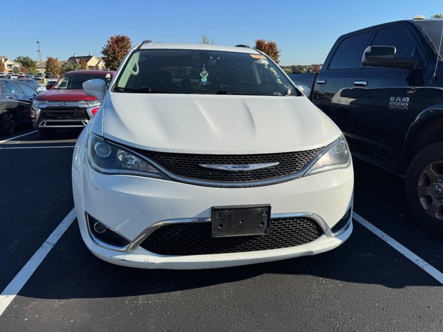 Chrysler Pacifica Vehicle Image 03